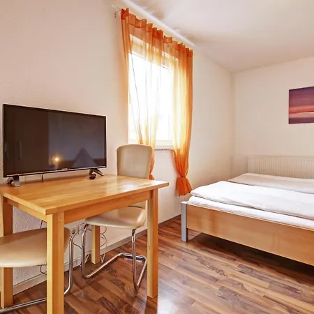 Fleiner Gaestehaus ベッド・アンド・ブレックファスト 3*